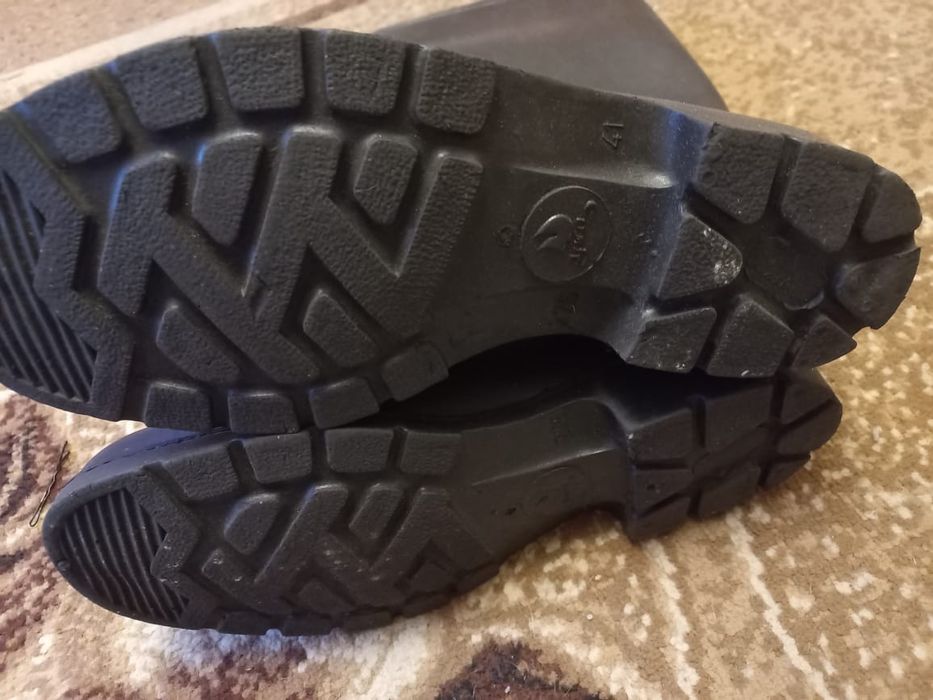 Продам резиновые сапоги