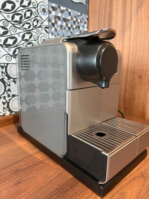 Aparat cafea Nespresso Lattissima touch