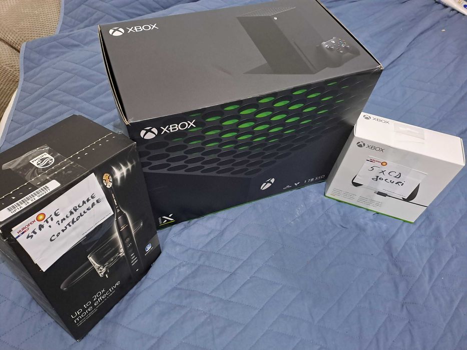 Consola XBOX Series X 1 TB cu 2 controllere si 5 CD uri cu jocuri si statie incarcare