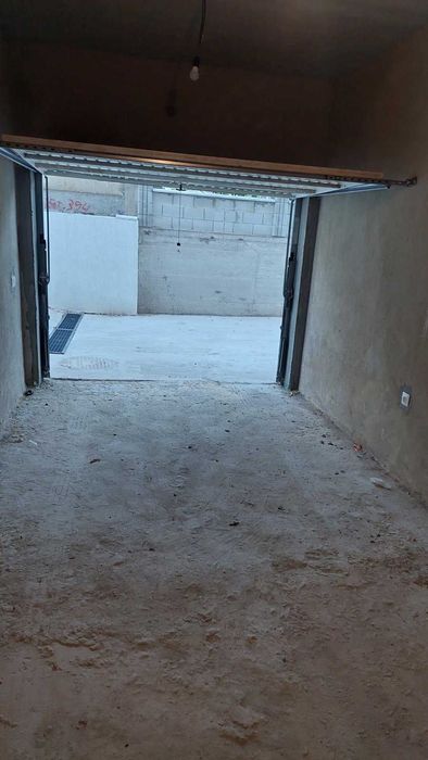 Дава се под наем Гараж / Паркомясто в Варна, Виница - 24 кв.м за 124.44 € - Снимка #1