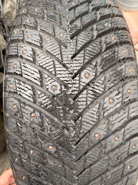 Продам зимние шины 255/55/R20