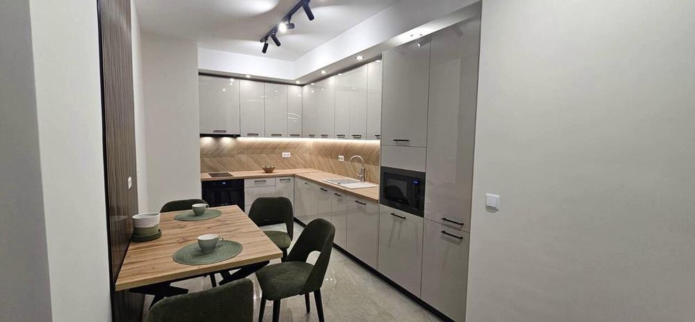 Дава се под наем Двустаен апартамент в Пловдив, Младежки Хълм - 80 кв.м за 747.66 € - Снимка #1