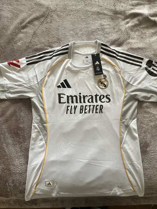 Реал Мадрид - тениска с къс ръкав. Размер “М”