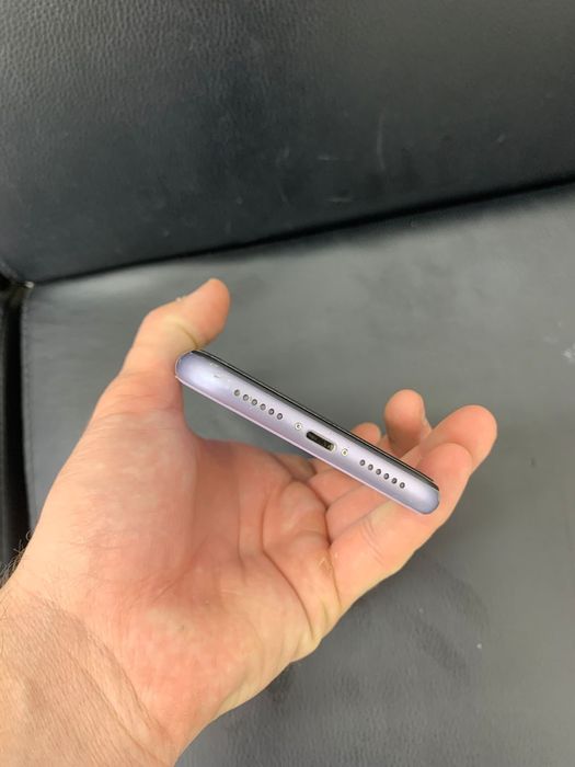 Айфон 11 в хорошем состоянии