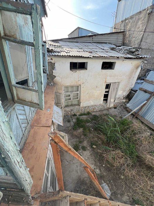 1.1 sotiqli eski hovli sotiladi.