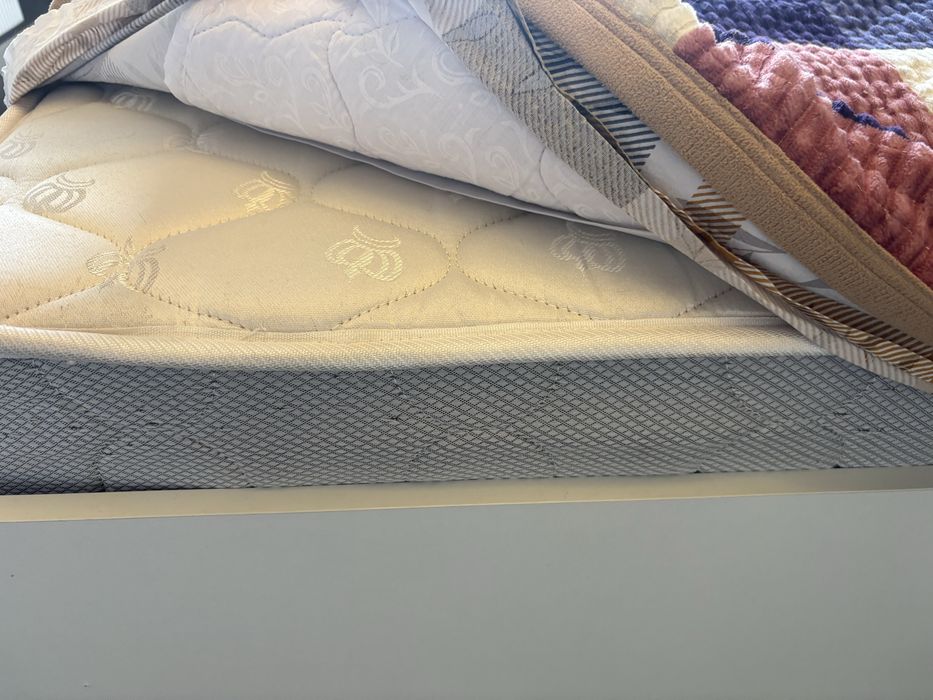 Продам кровать с ортопедическим матрасом