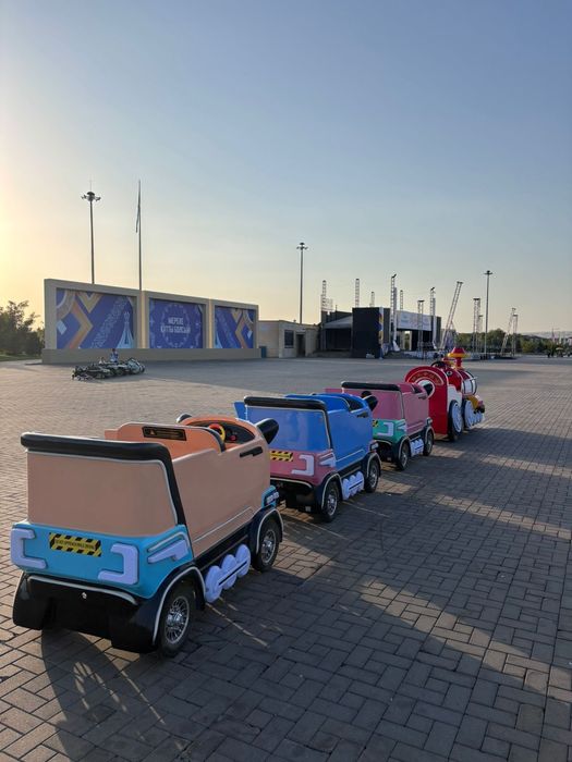 Паровоз, поезд,  паровозик Аттракцион