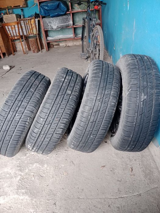 Продам Резину с дисками, комплект.