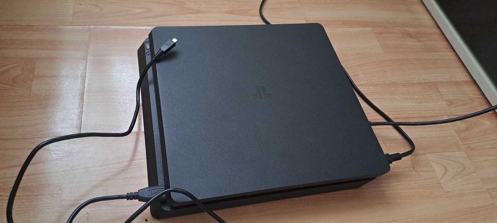 Vand playstation 4 slim si 12 jocuri