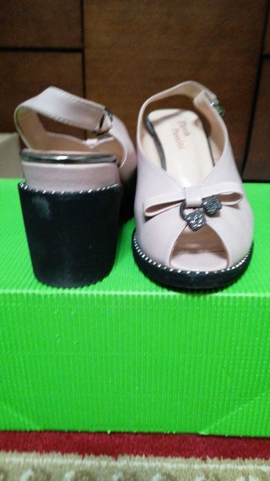 sandale din piele roz