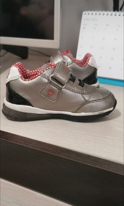 Pantofi Geox cu luminite marimea 23