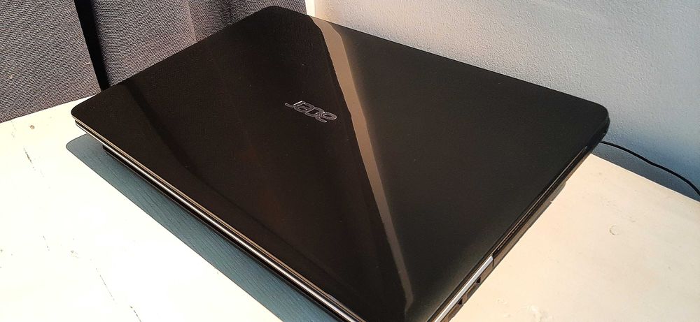 Acer Aspire E1-571G (i3 / NVIDIA GT 620M / 750GB) + Оригинално зарядно