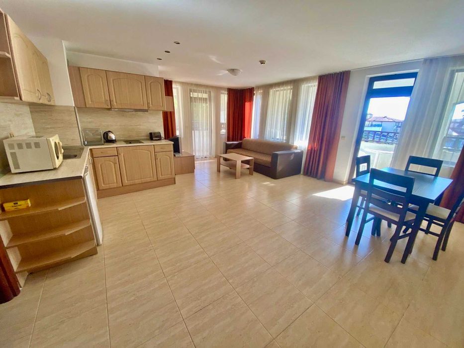 Просторен двустаен апартамент в комплекс „ Етъра 2 “, Първа линия, Морска гледка