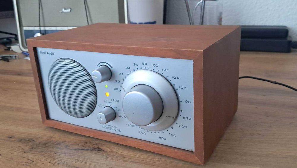 Radio TIVOLI Audio Henry Kloss Model One
