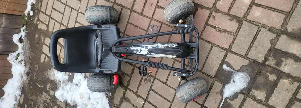 Kart din fier cu pedale