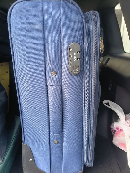 Продам два чемодана