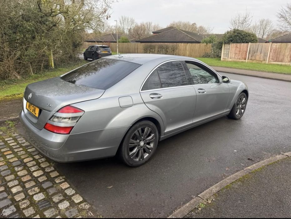 Mercedes Benz - S320