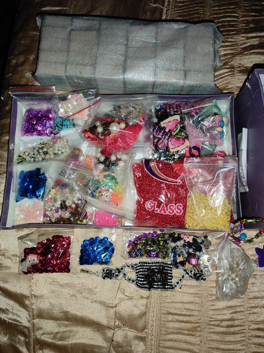 Продам набор бисера и пайеток