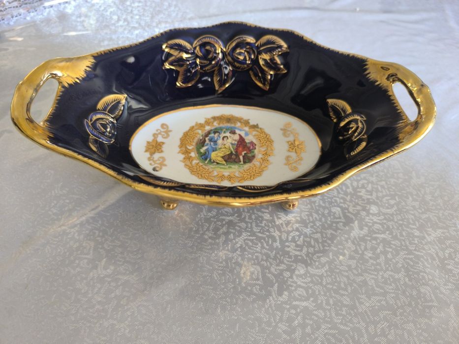 Chinni idishlar sotiladi