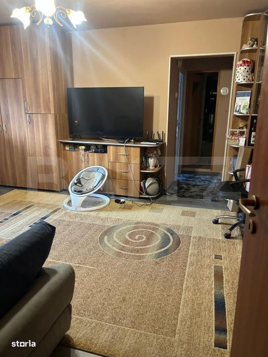 Apartament de vanzare, semidecomandat, cu 3 camere, 62 mp