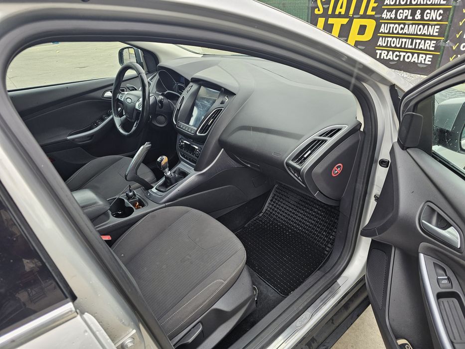 FORD Focus 2012 — imagine 5