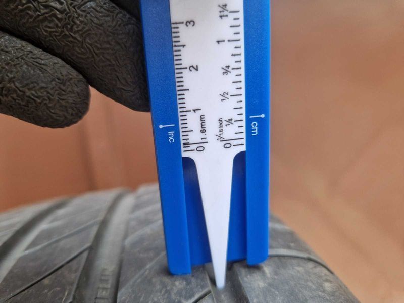 2 Michelin R17 215/60
летни гуми
DOT1321