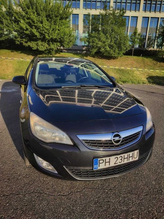 Opel Astra J 2012 *achizitionata Romania *carte service *pret neg