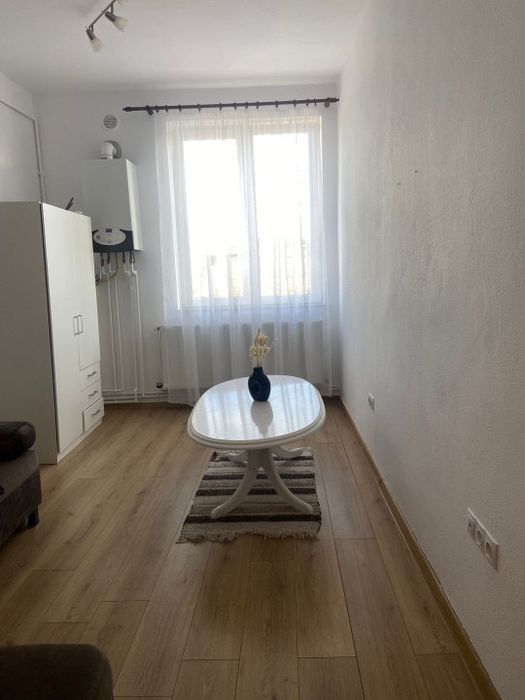 Inchiriez apartament la casa