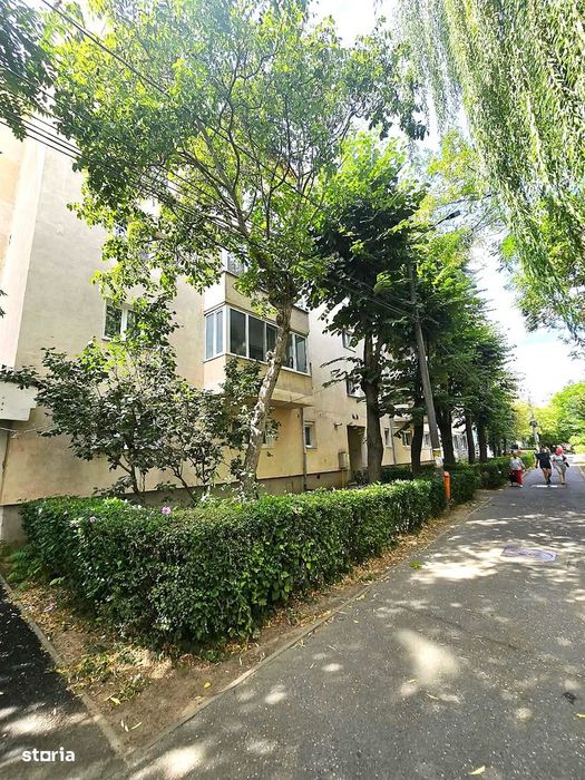 Apartament 2 camere semidecomandat, Micro 16 – Str. Universului nr. 8