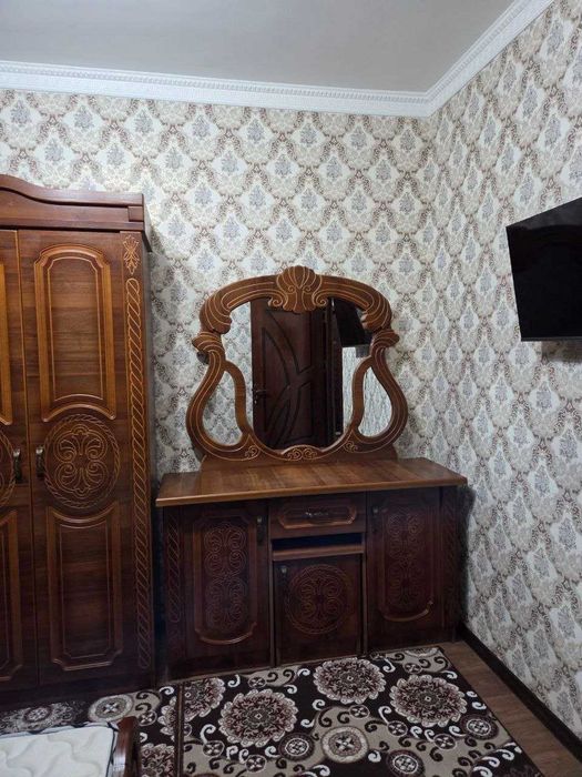 Спални мебел (гарнитур) сотилади