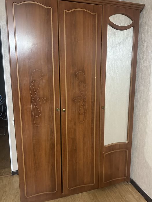 Шифоньер коричневый б/у