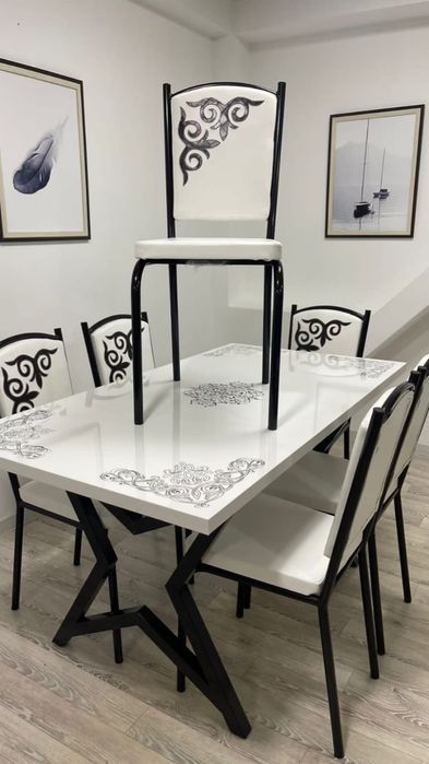 Продам кухонный стол