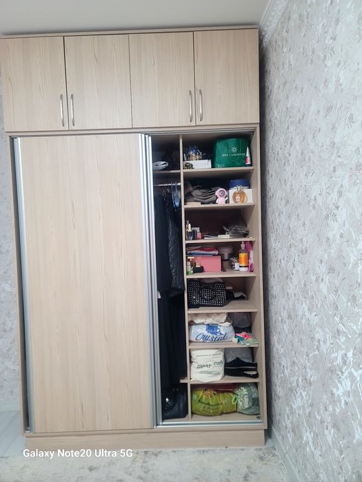 Kupiyniy shkaf sotiladi