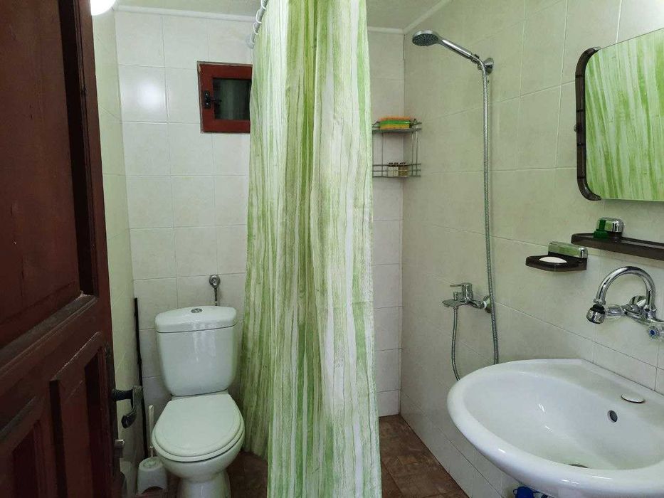 Къща под наем село Бусинци, Трън