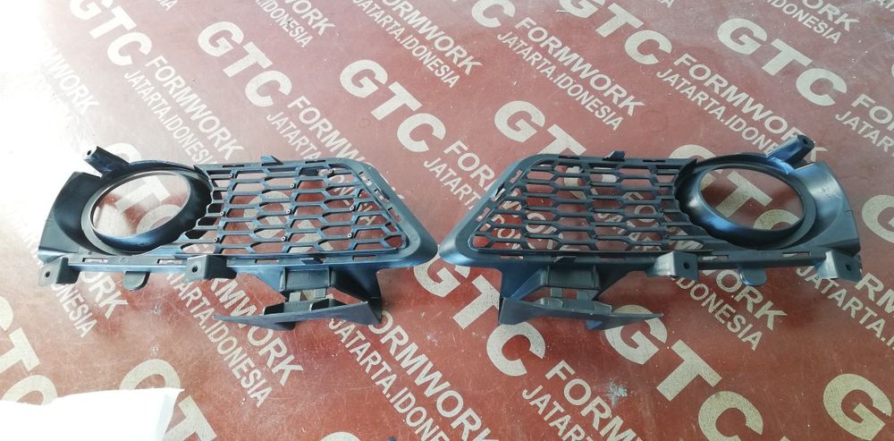 Комплект маски за халогени BMW 3 2012-