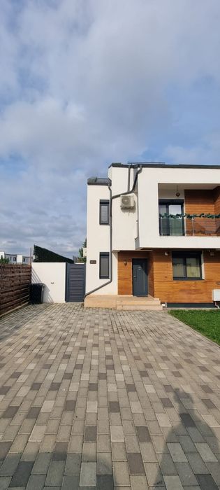 Casa moderna complet mobilata si utilata / Piscina / Spatii luminoase