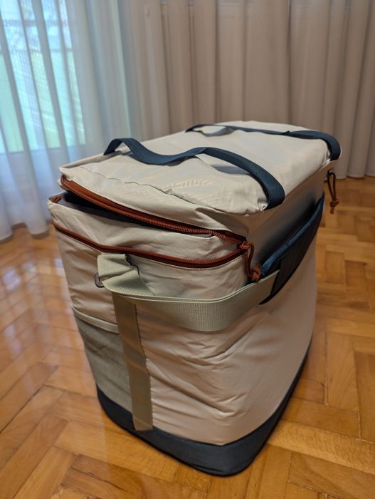Geanta frigorifica 25l si 4 pastile răcire