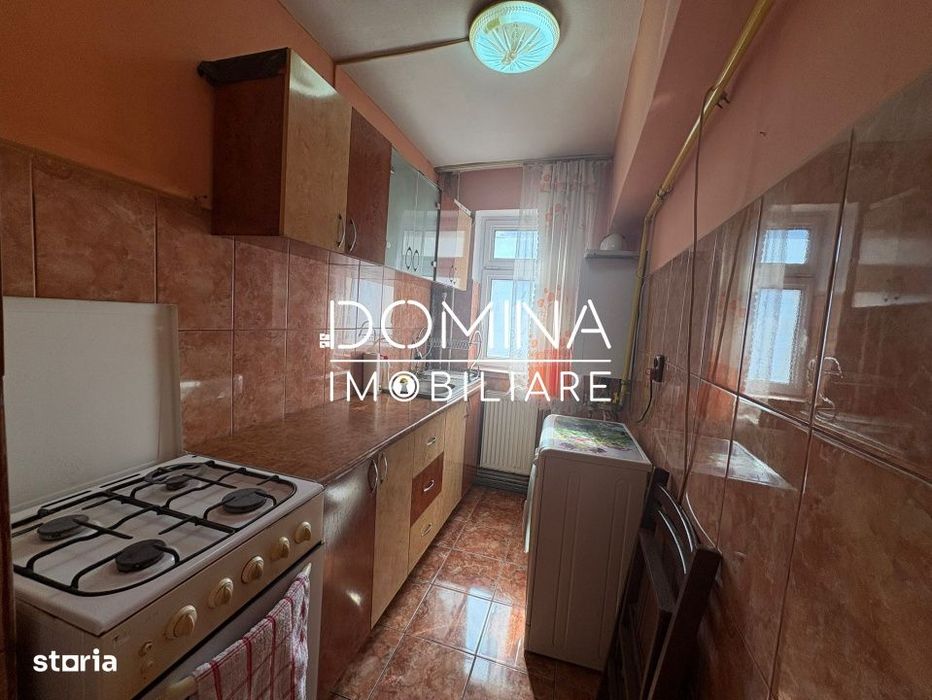 Vanzare apartament 3 camere, etaj 3, situat in Targu Jiu, strada Slt.