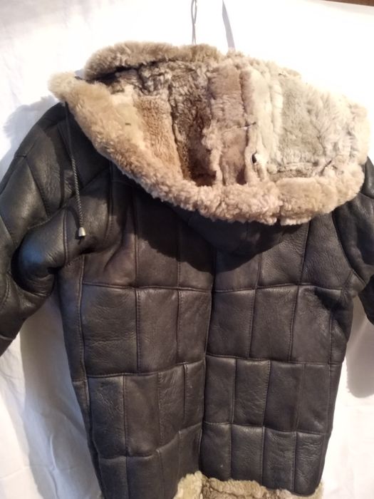 Детско палто от естествена кожа.