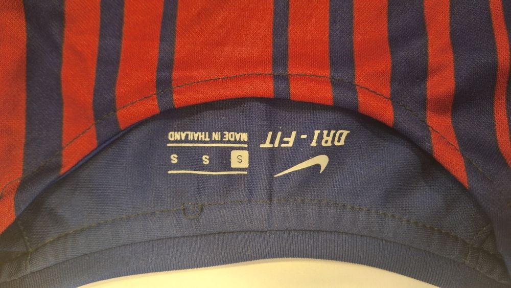 Tricou original Barcelona cu Messi