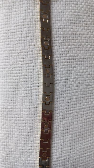 Продам недорого магнитный браслет