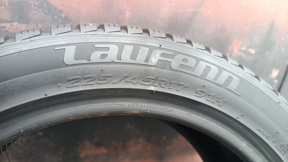 225/45/17 Laufen