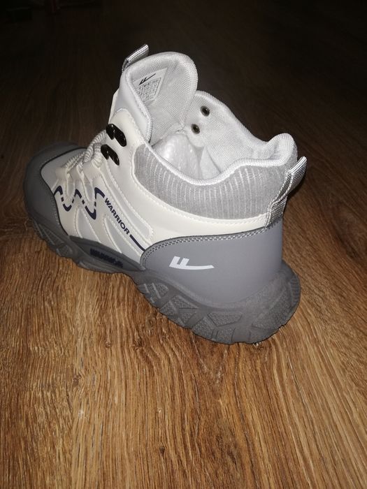 Кроссовки димисезонные