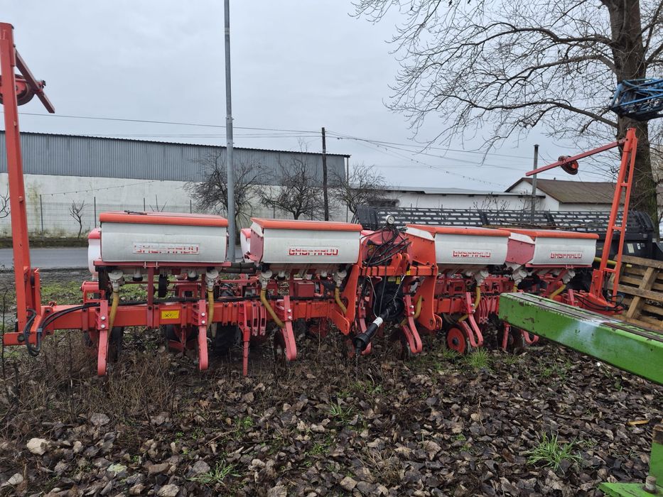 Semanatoare plante prasitoare 8 randuri Gaspardo