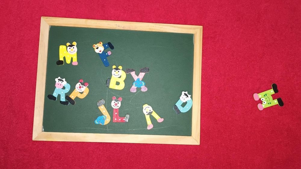 Tabla magnetica cu litere