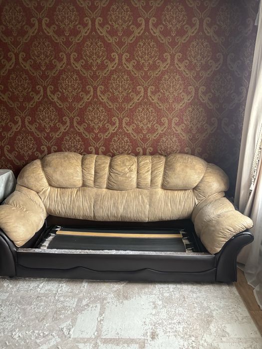Продам диван с двумя креслами