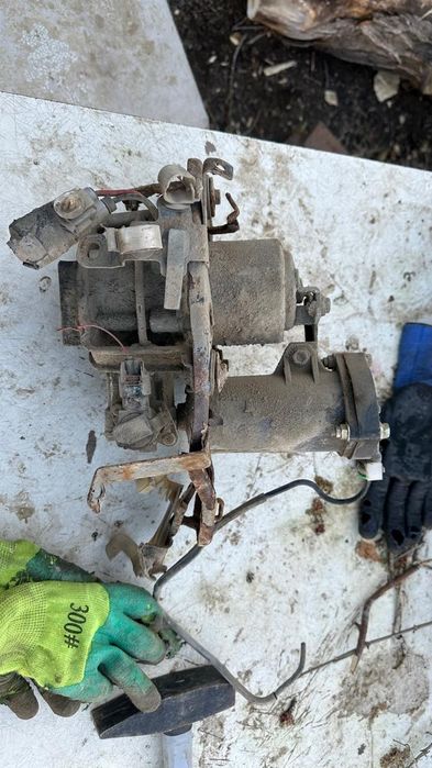 Продам пневмостойки и компрессор