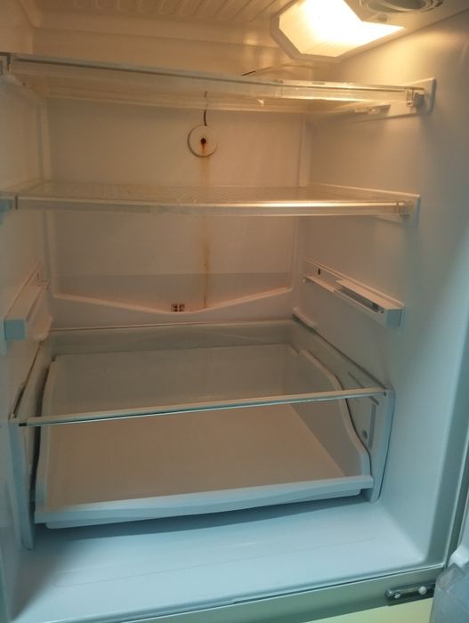 Продаётся двухкамерный холодильник "Sino"