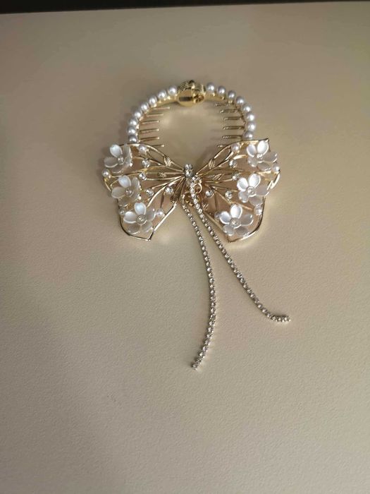 Нови ръчно изработени Фънки Бижута Обеци-Дизайн Пеперуда и Женско Лице