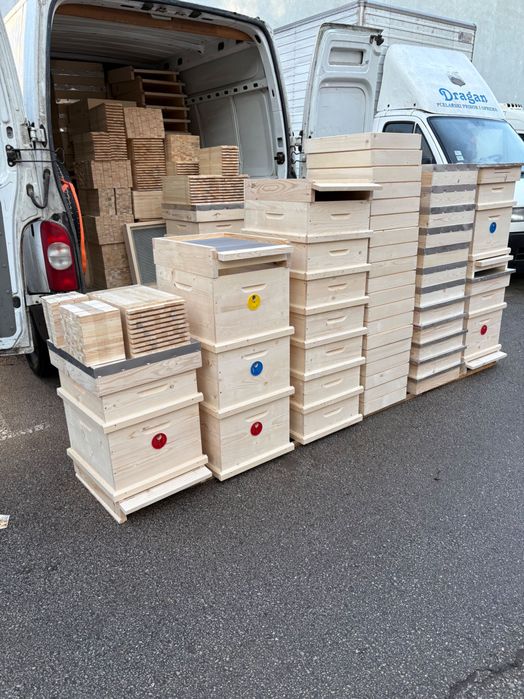 Пчелни кошери и рамки